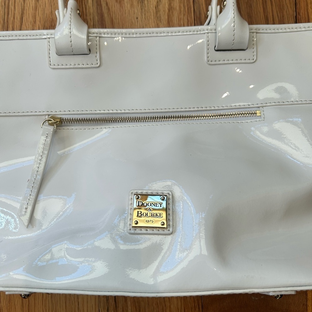 Chic Dooney & Bourke White Leather Tote with Gold Accents - Picture 5 of 15